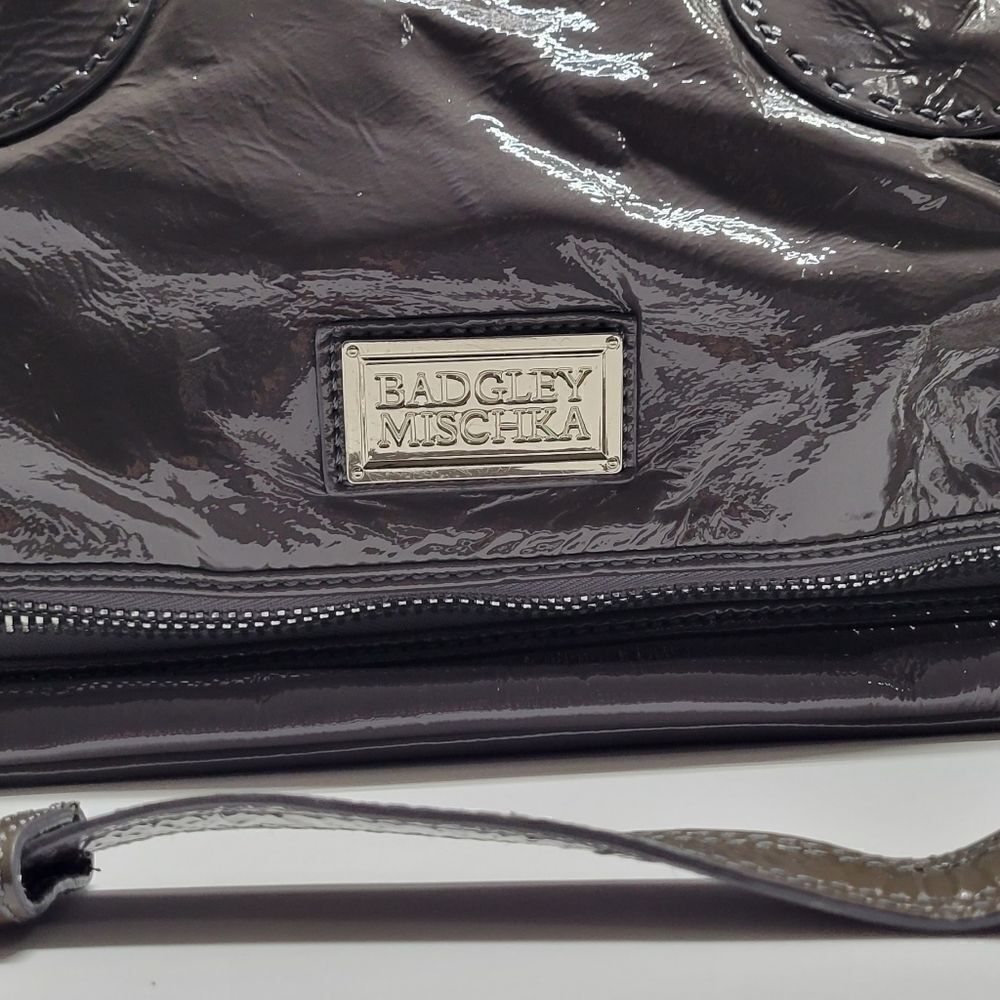 Badgley Mischka gray patent leather purse - Picture 3 of 11